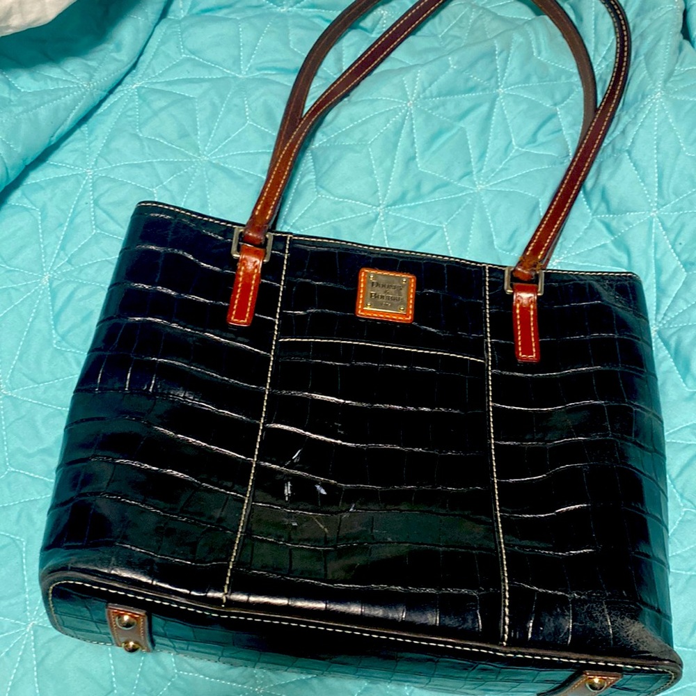 Used Nice bag . Color black